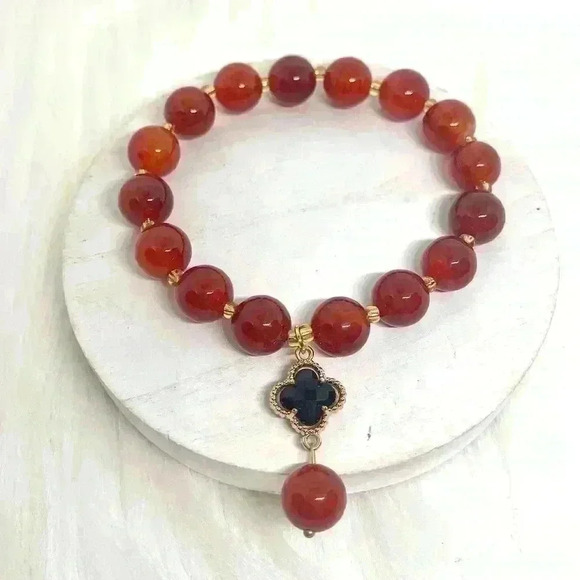 Natural Agate Four Leaf Clover Pendant Bracelet in Rust Red Orange - Picture 6 of 6